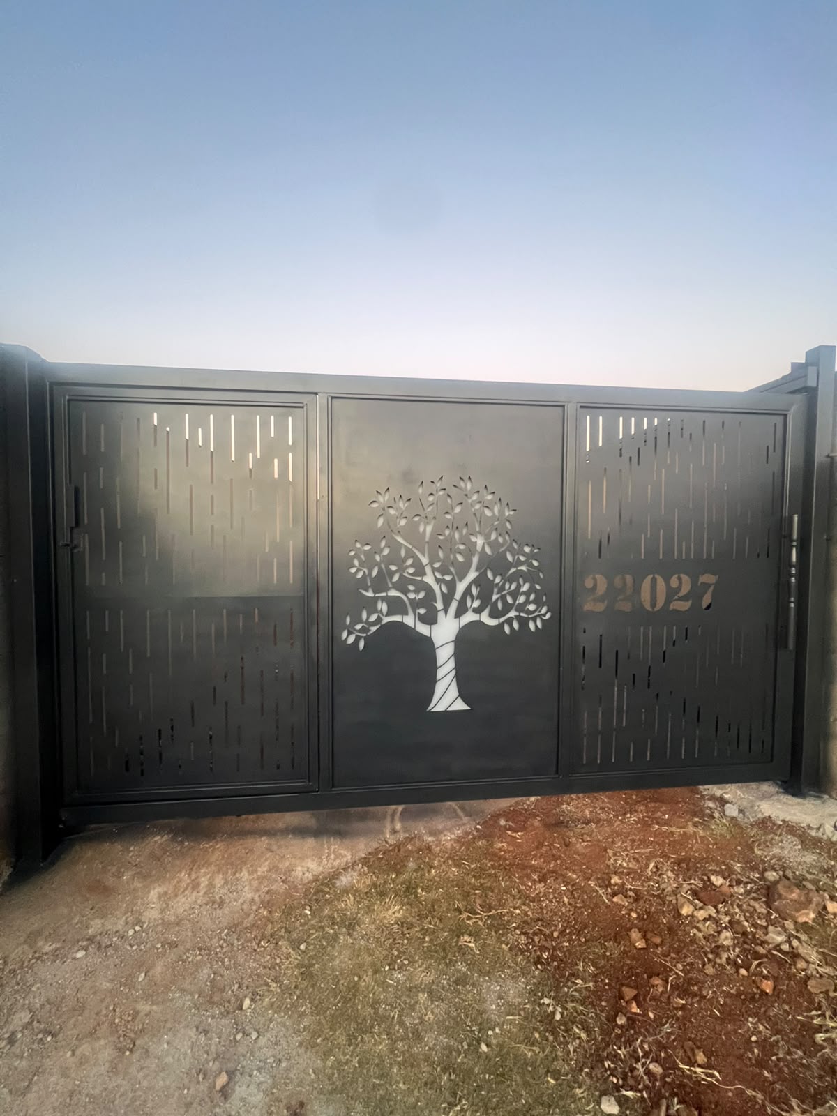 Tree Motif Folding Gate