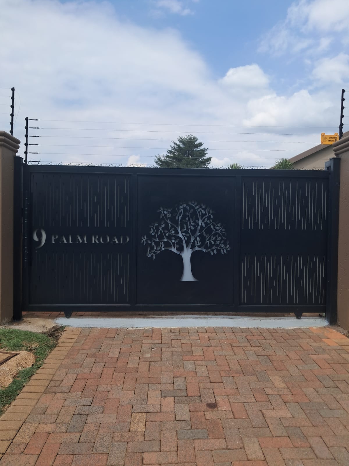 Tree of Life Sliding Gate – 9 Palm Road