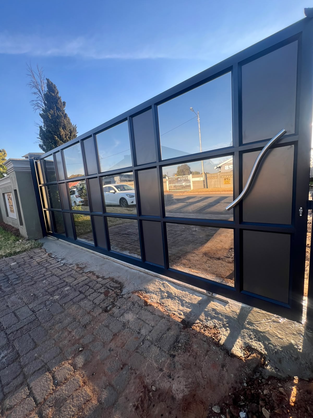 Wide-Span Glass-Panel Sliding Gate